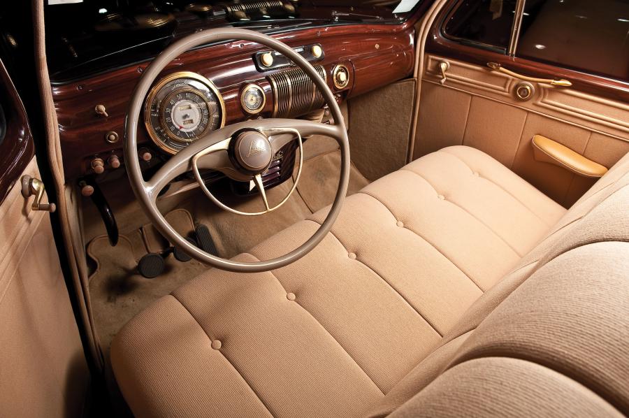  Lincoln Custom Limousine 1941 года  (фото 15 из 27)